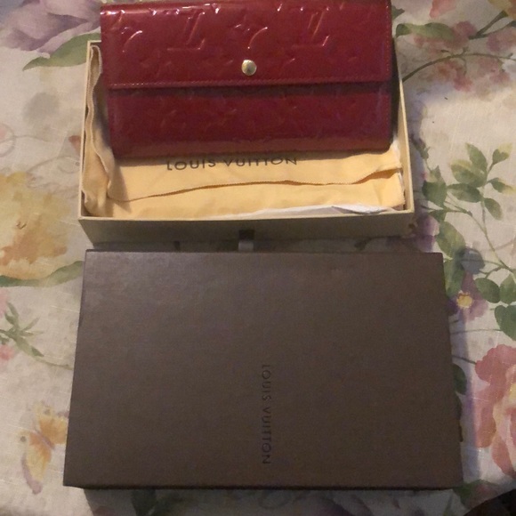 Louis Vuitton Vernis Sarah Wallet - Picture 2 of 4